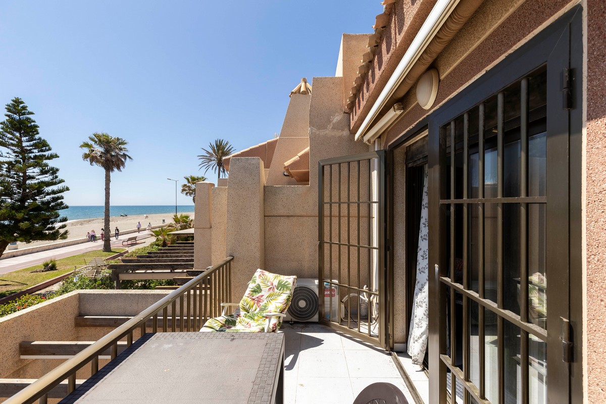 Espectacular apartamento en 1ª línea de playa, Complejo Las Bananas
