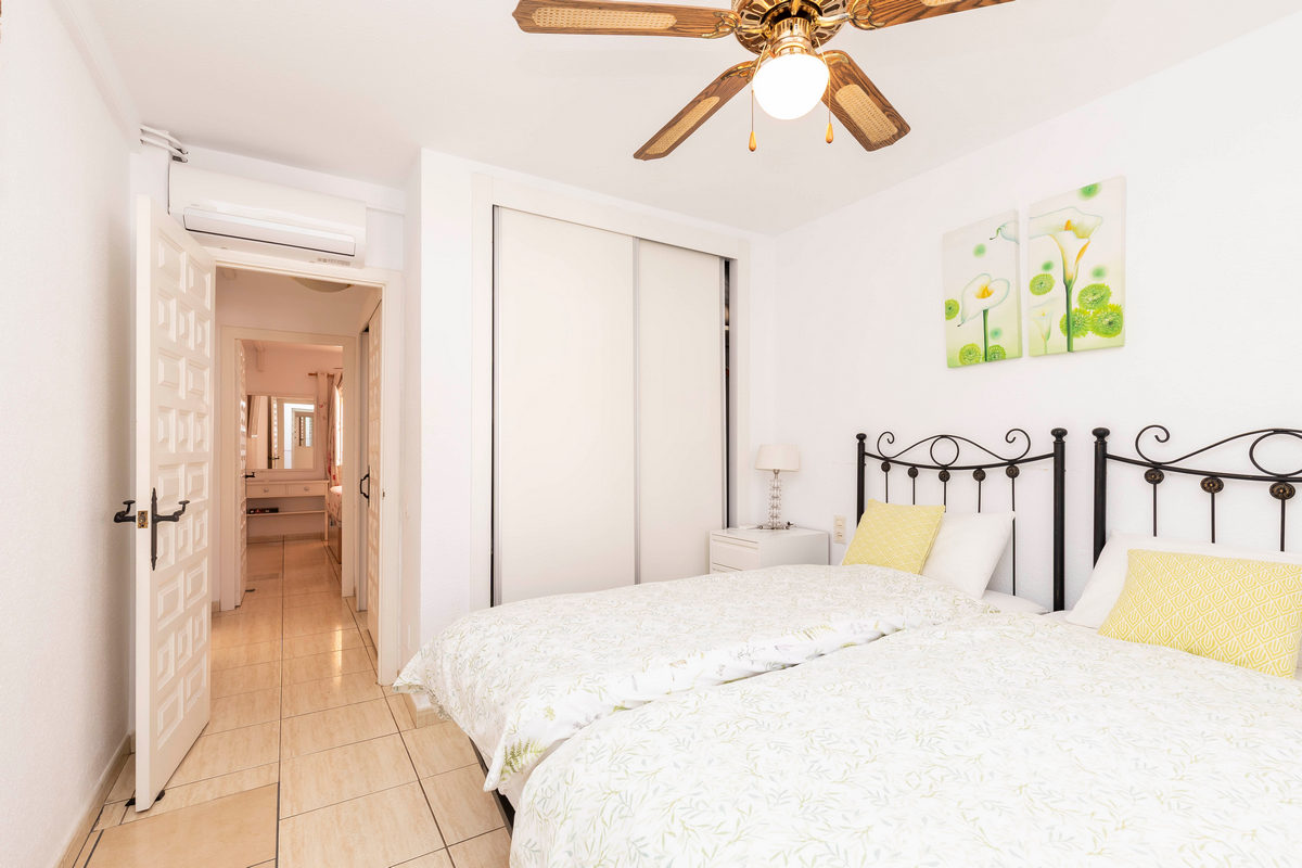 Soleggiato appartamento con 2 camere da letto nel complesso Pueblo Andaluz