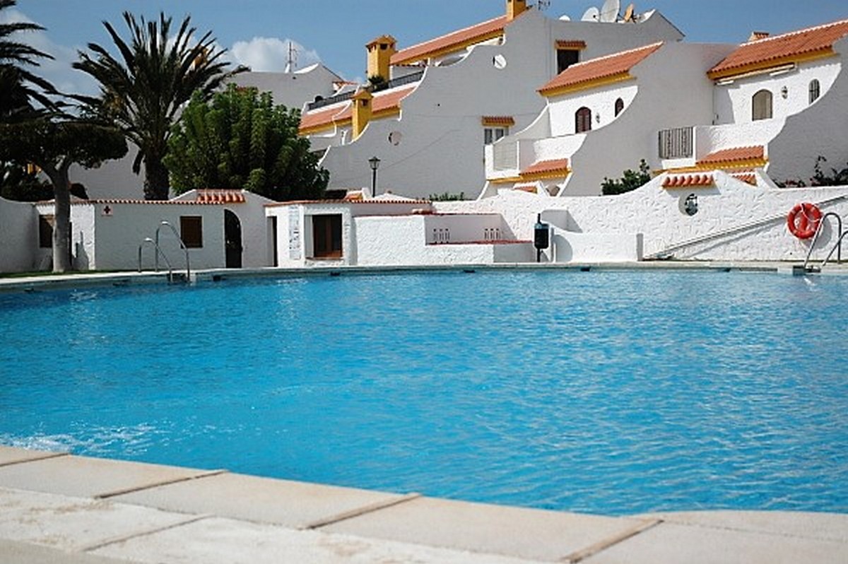 Soleggiato appartamento con 2 camere da letto nel complesso Pueblo Andaluz
