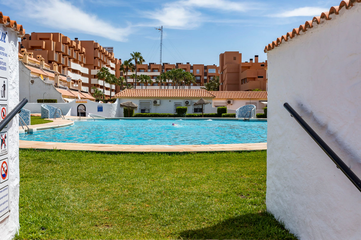 Soleggiato appartamento con 2 camere da letto nel complesso Pueblo Andaluz