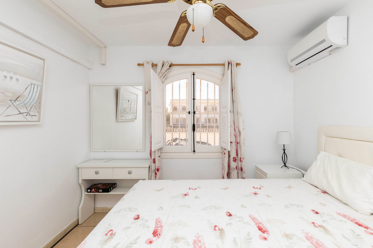 Soleggiato appartamento con 2 camere da letto nel complesso Pueblo Andaluz
