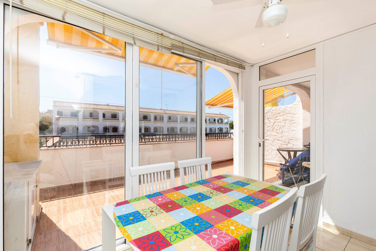 Soleggiato appartamento con 2 camere da letto nel complesso Pueblo Andaluz