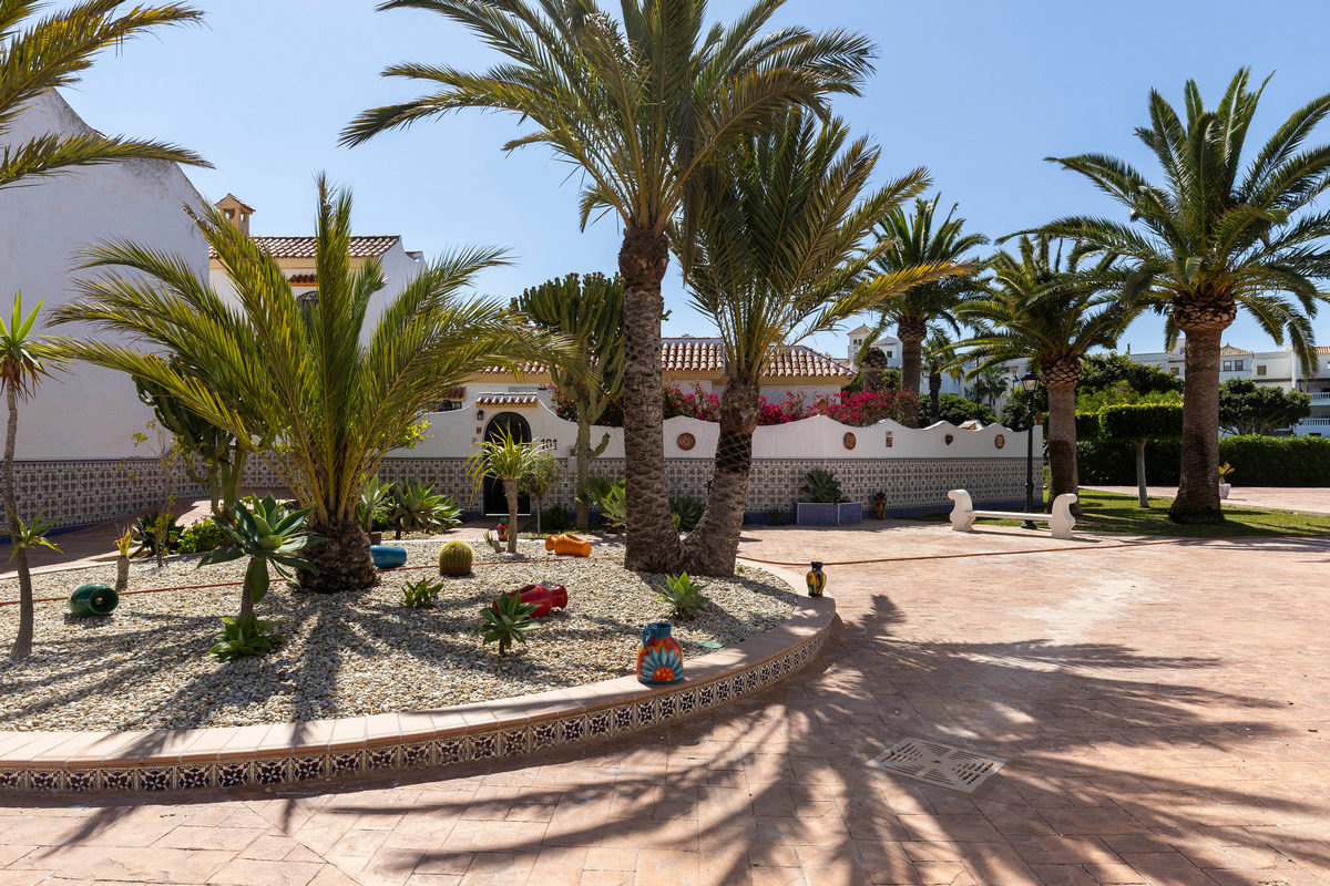 Soleggiato appartamento con 2 camere da letto nel complesso Pueblo Andaluz