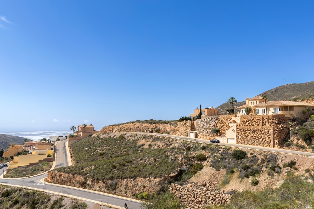 Extraordinaire maison avec appartement séparé et vues spectaculaires sur la mer