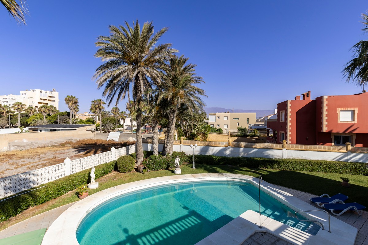 Spettacolare villa di 491 m² su un terreno di 1.480 m² - Ideale per due famiglie