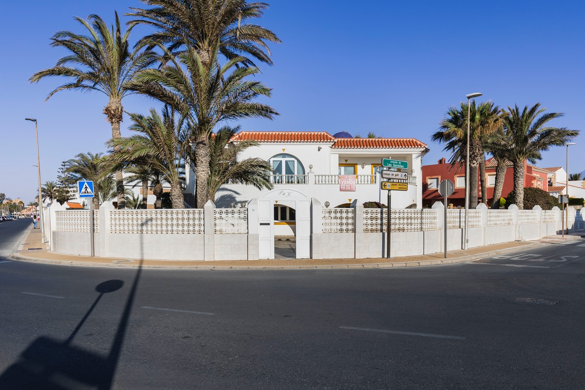 Spettacolare villa di 491 m² su un terreno di 1.480 m² - Ideale per due famiglie