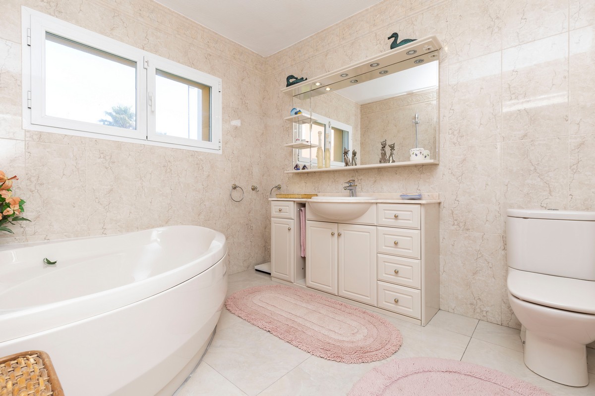 Spettacolare villa di 491 m² su un terreno di 1.480 m² - Ideale per due famiglie