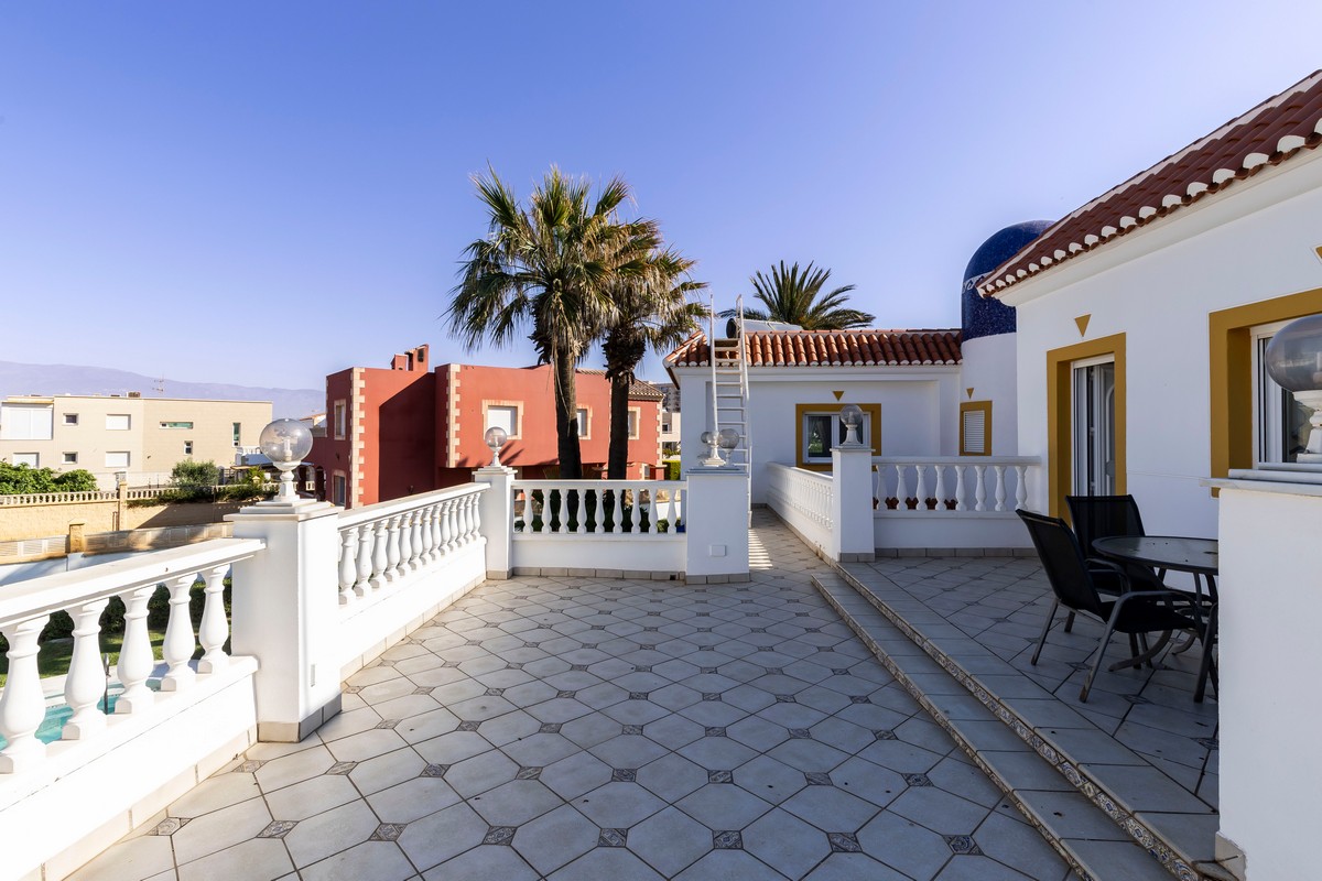 Spettacolare villa di 491 m² su un terreno di 1.480 m² - Ideale per due famiglie