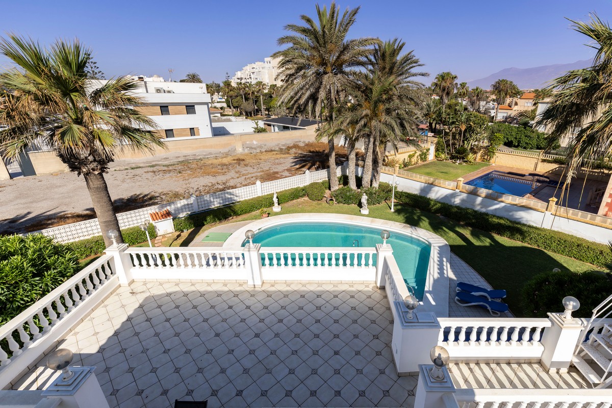 Spettacolare villa di 491 m² su un terreno di 1.480 m² - Ideale per due famiglie