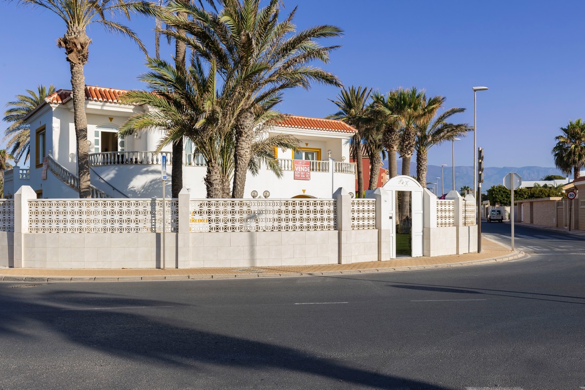 Spettacolare villa di 491 m² su un terreno di 1.480 m² - Ideale per due famiglie