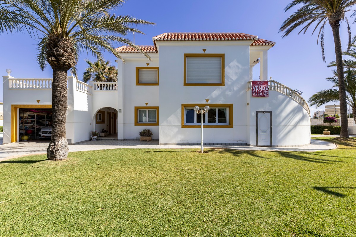 Spettacolare villa di 491 m² su un terreno di 1.480 m² - Ideale per due famiglie