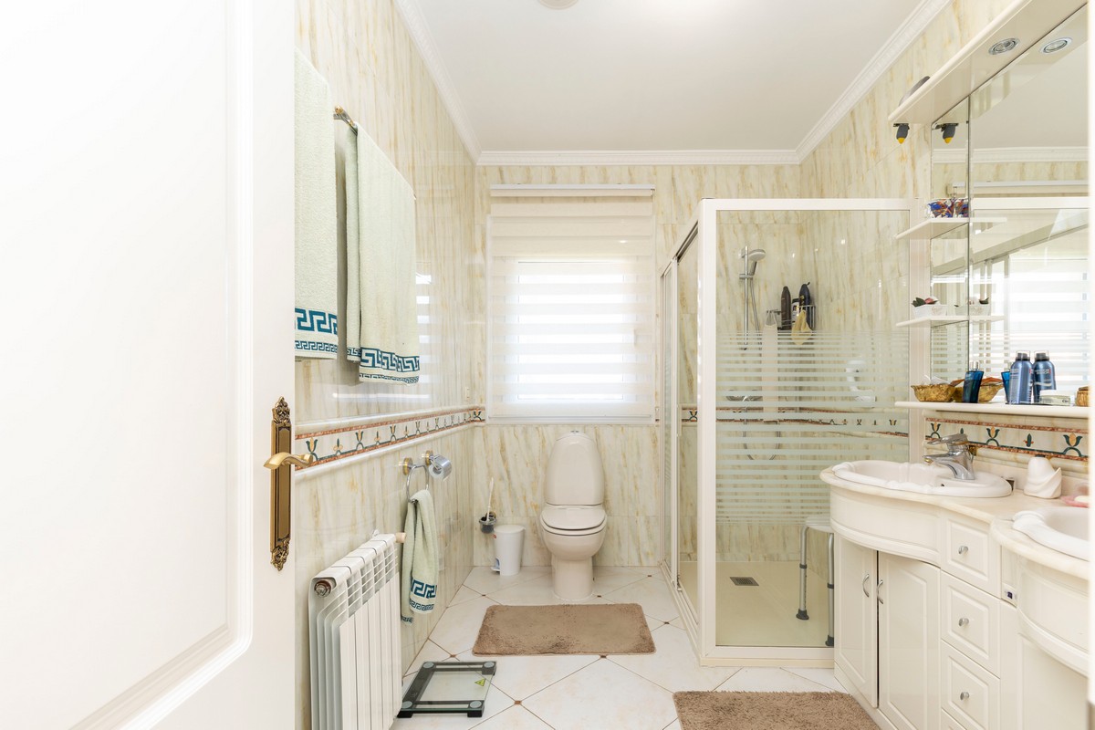 Spettacolare villa di 491 m² su un terreno di 1.480 m² - Ideale per due famiglie