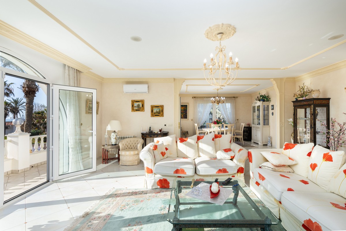 Spettacolare villa di 491 m² su un terreno di 1.480 m² - Ideale per due famiglie