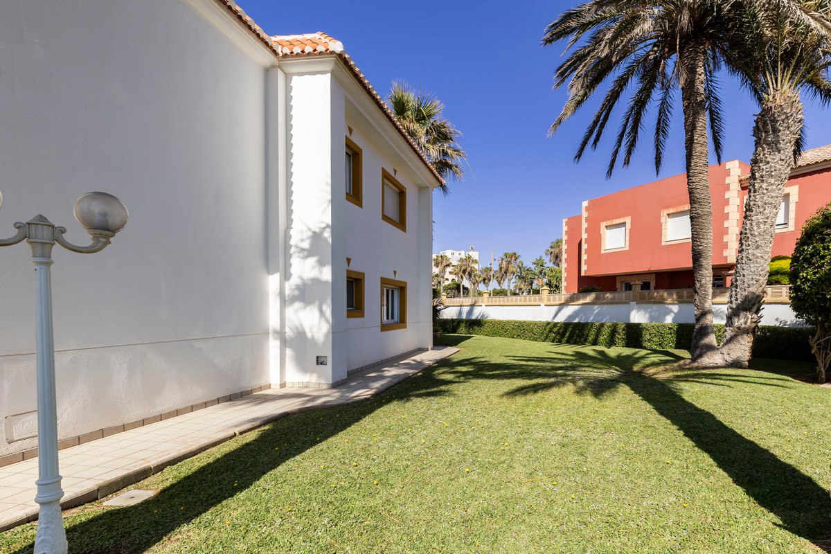 Spettacolare villa di 491 m² su un terreno di 1.480 m² - Ideale per due famiglie