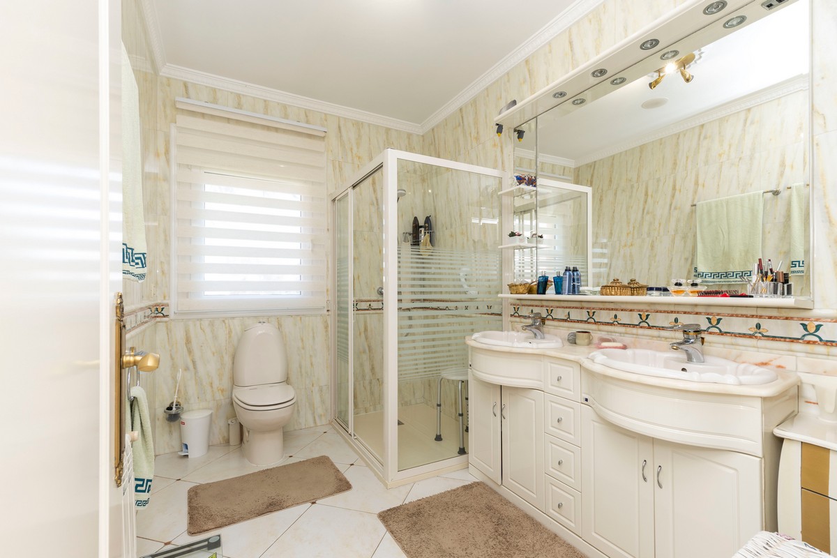 Spettacolare villa di 491 m² su un terreno di 1.480 m² - Ideale per due famiglie