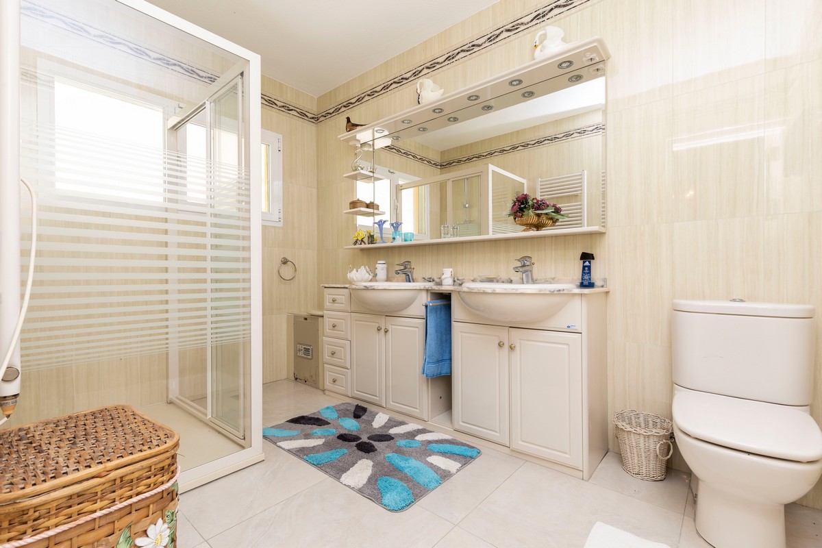 Spettacolare villa di 491 m² su un terreno di 1.480 m² - Ideale per due famiglie