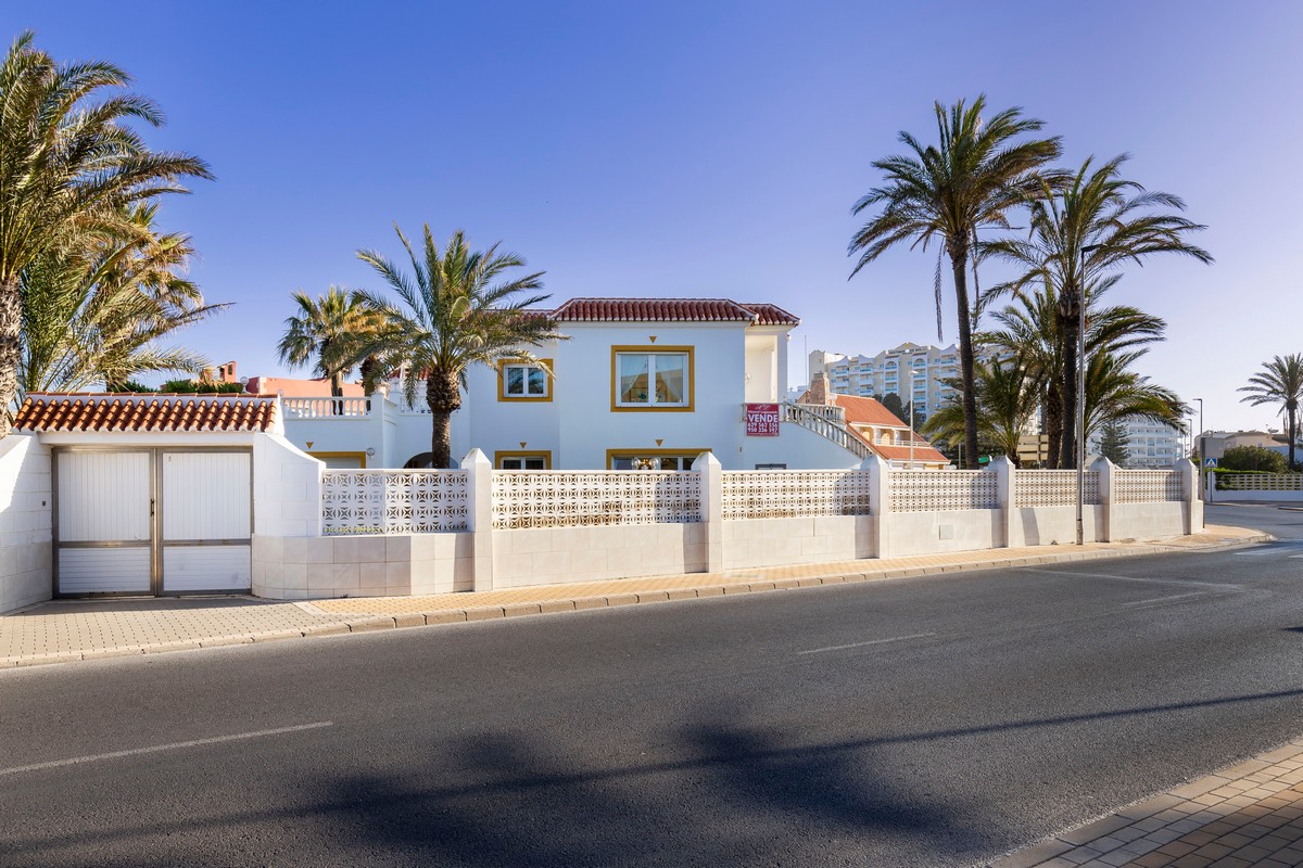 Spettacolare villa di 491 m² su un terreno di 1.480 m² - Ideale per due famiglie
