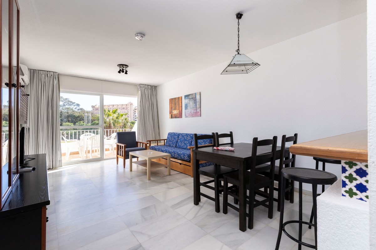 La vostra nuova casa vi aspetta al Complejo Golf Center! Vivere con stile e comfort