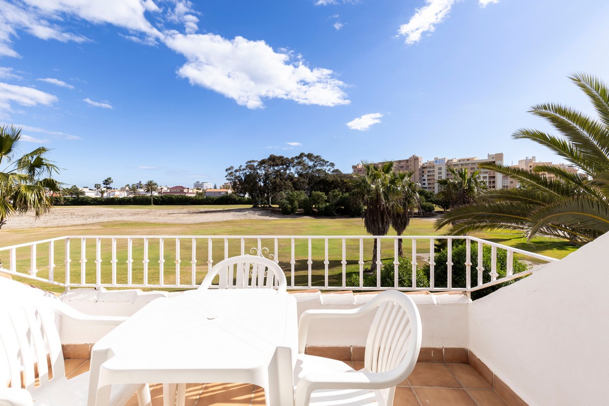 La vostra nuova casa vi aspetta al Complejo Golf Center! Vivere con stile e comfort