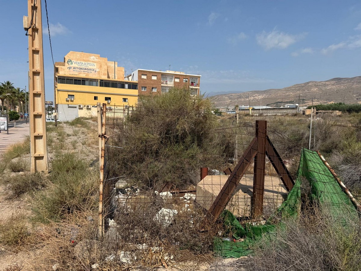 Multi-family plot of 1.247m² in Avenida Juan Carlos III, Aguadulce