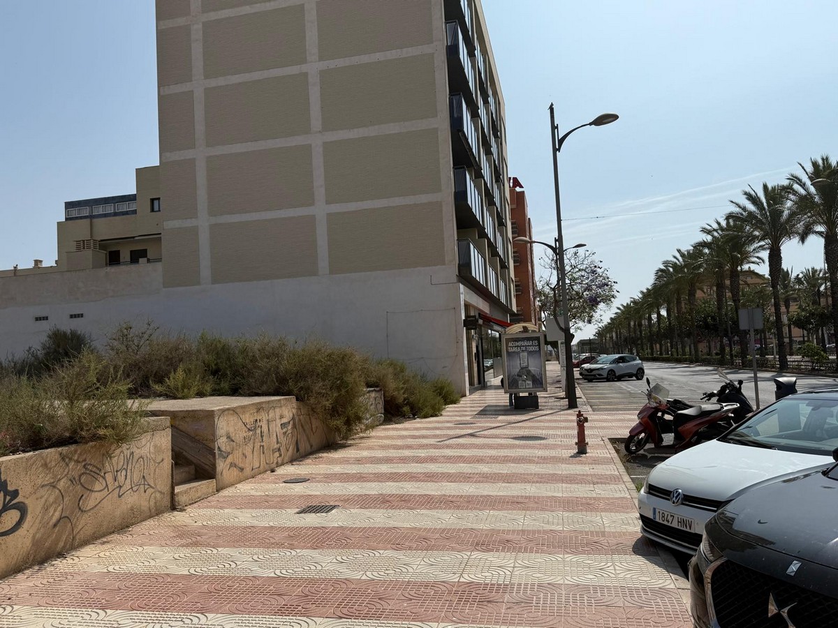 Multi-family plot of 1.247m² in Avenida Juan Carlos III, Aguadulce