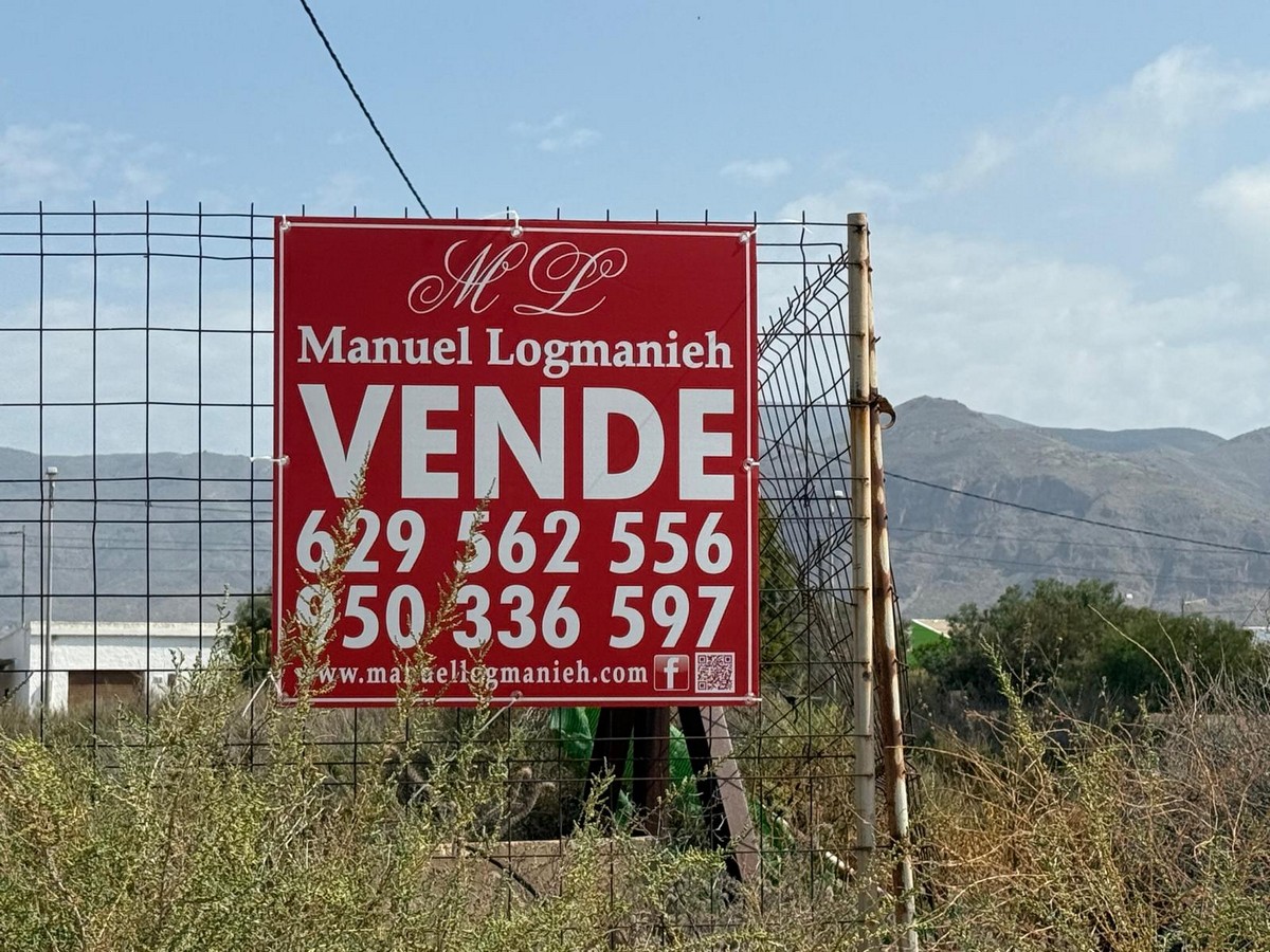 Multi-family plot of 1.247m² in Avenida Juan Carlos III, Aguadulce