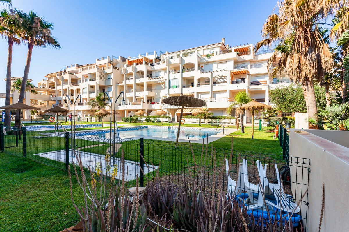 Apartment ready to move in and with sea views, Vereda Golf Complex