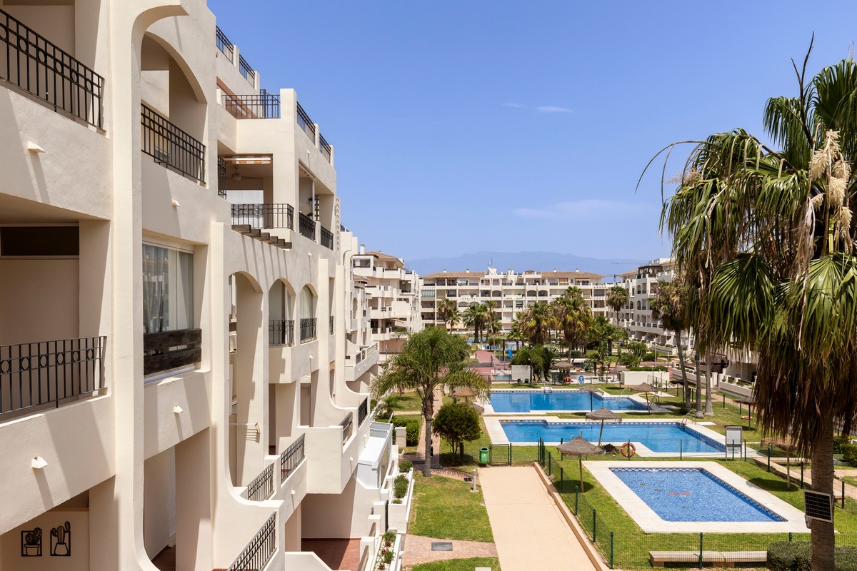 Apartment ready to move in and with sea views, Vereda Golf Complex