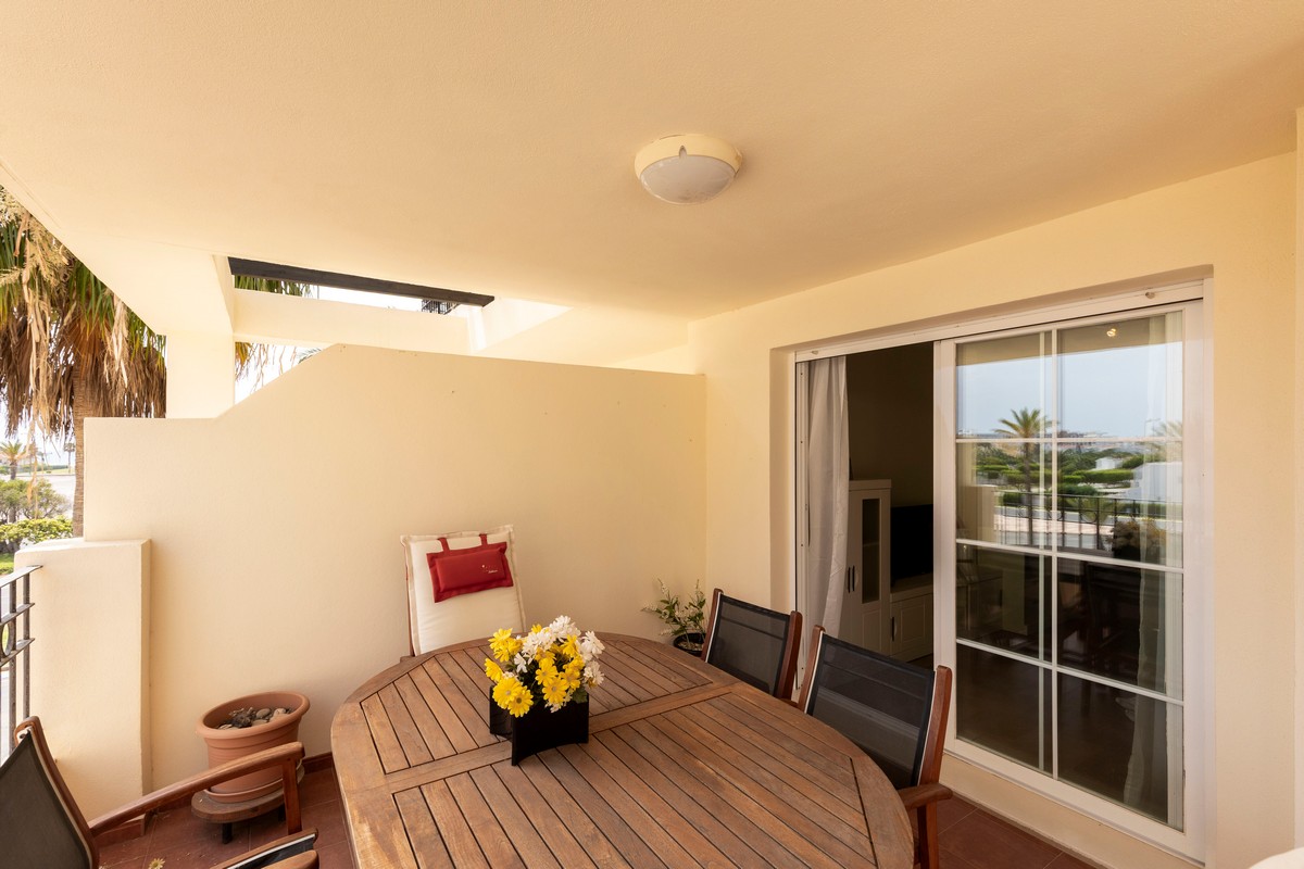 Apartment ready to move in and with sea views, Vereda Golf Complex