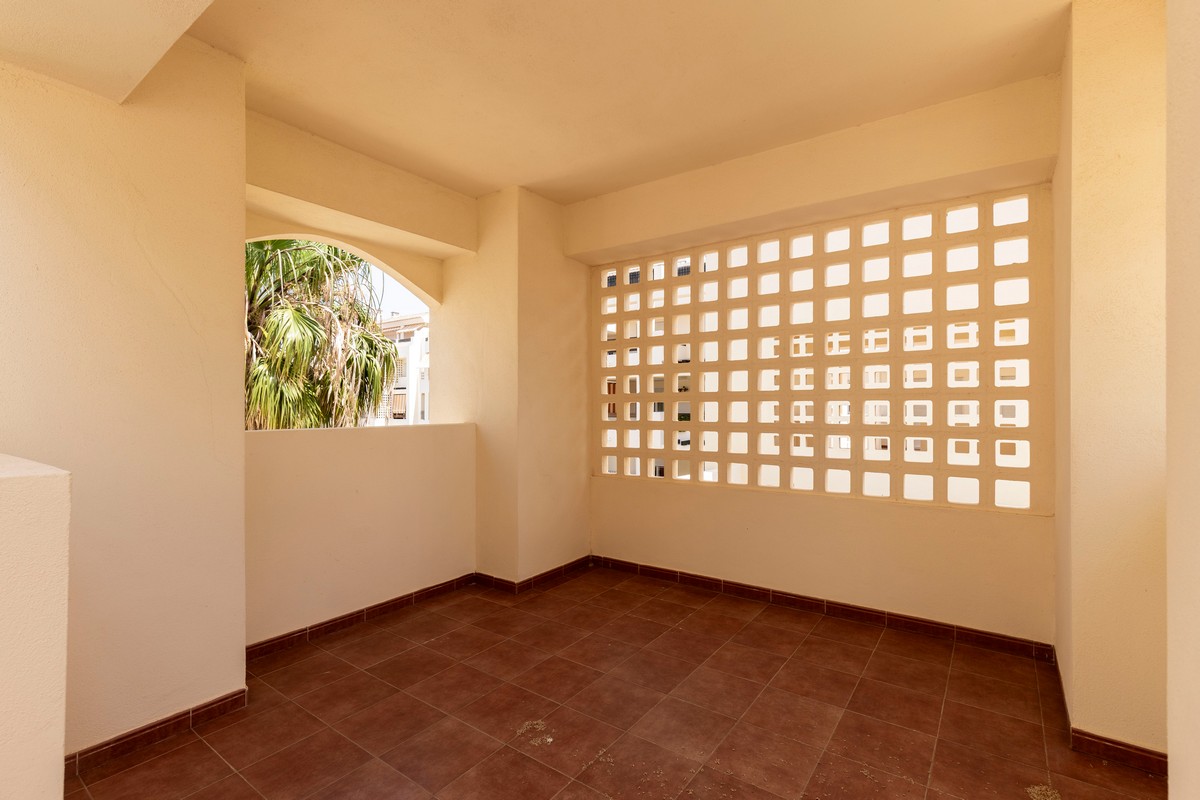 Apartment ready to move in and with sea views, Vereda Golf Complex