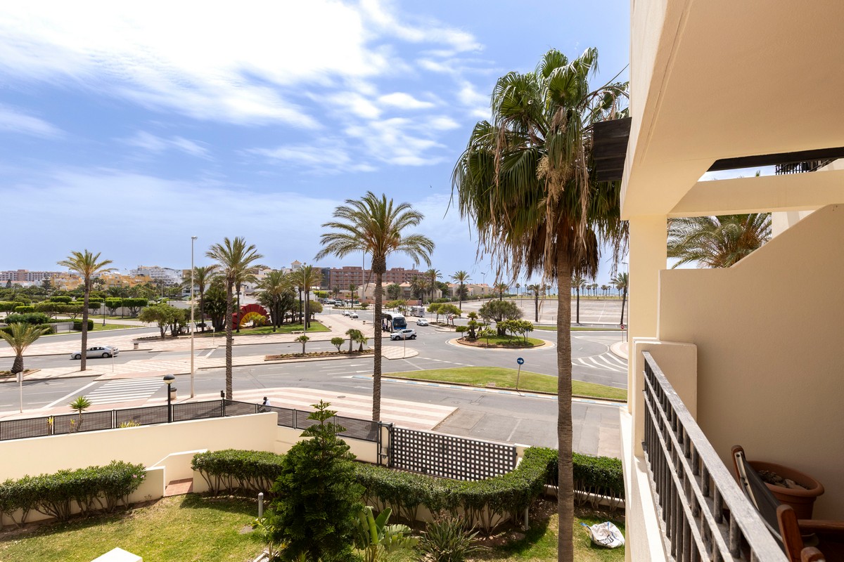 Apartment ready to move in and with sea views, Vereda Golf Complex