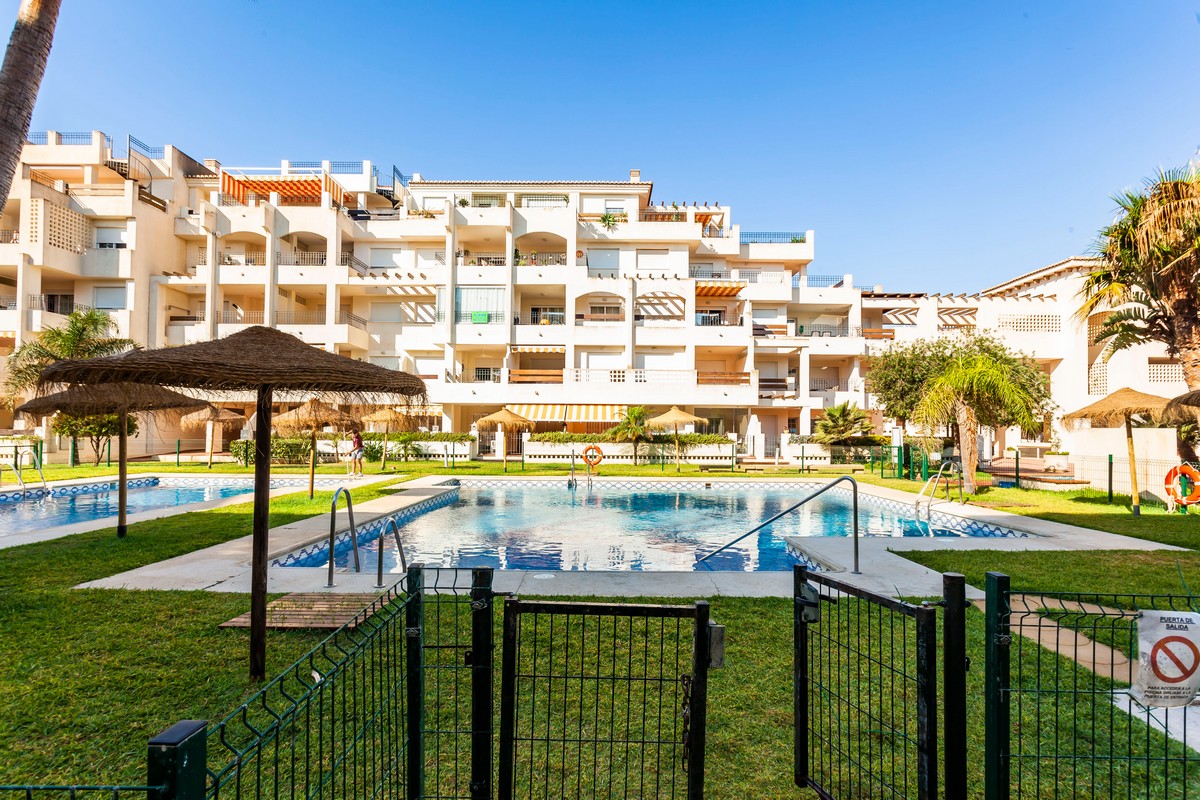 Apartment ready to move in and with sea views, Vereda Golf Complex