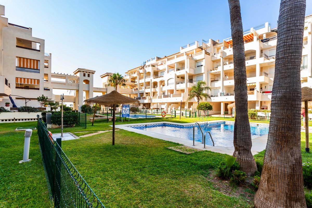 Apartment ready to move in and with sea views, Vereda Golf Complex