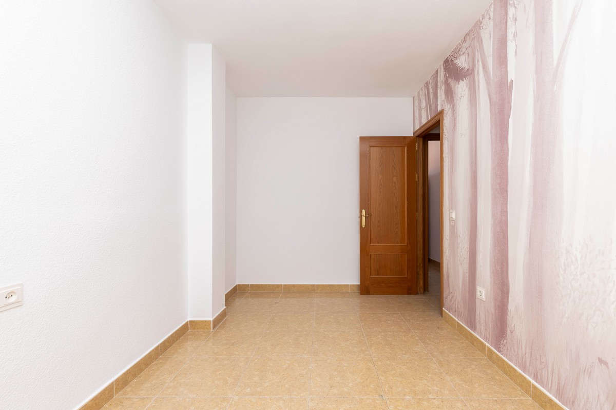 Spacious and comfortable 3-bedroom flat in the heart of Roquetas de Mar