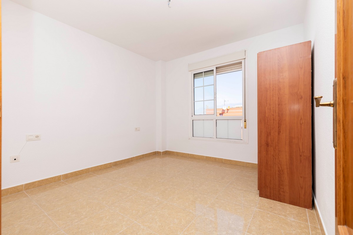 Spacious and comfortable 3-bedroom flat in the heart of Roquetas de Mar