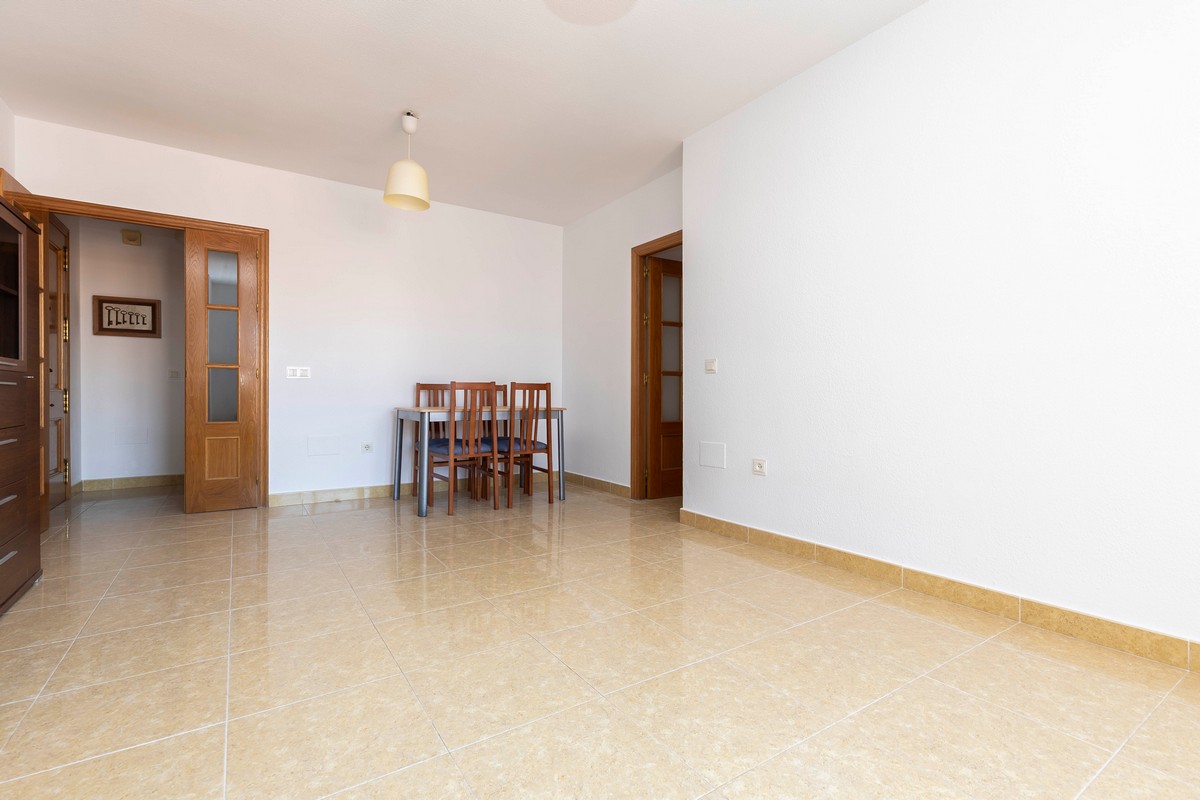 Spacious and comfortable 3-bedroom flat in the heart of Roquetas de Mar