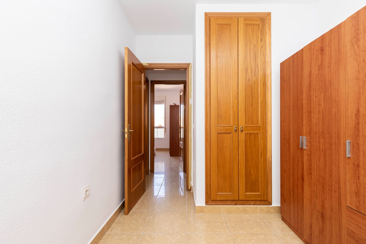 Spacious and comfortable 3-bedroom flat in the heart of Roquetas de Mar