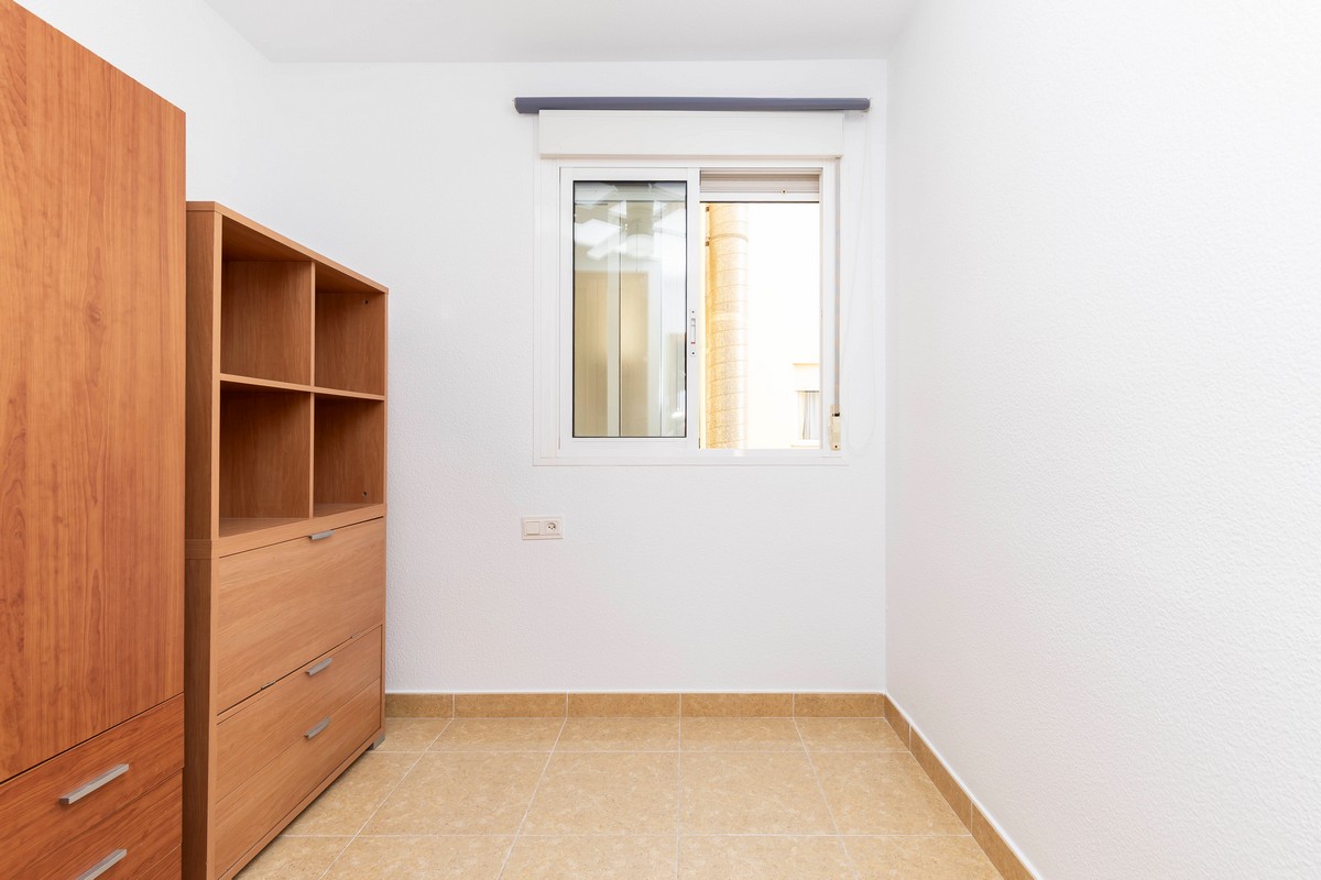 Spacious and comfortable 3-bedroom flat in the heart of Roquetas de Mar