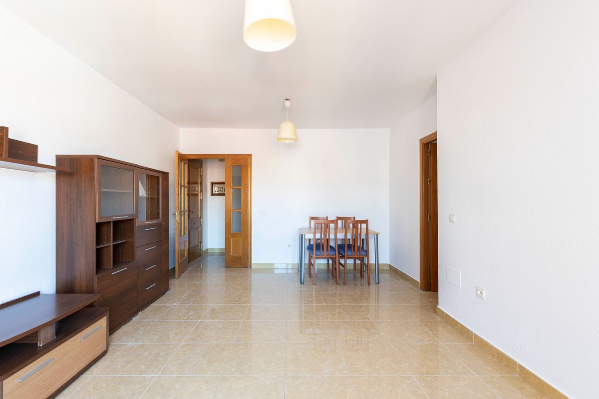 Spacious and comfortable 3-bedroom flat in the heart of Roquetas de Mar