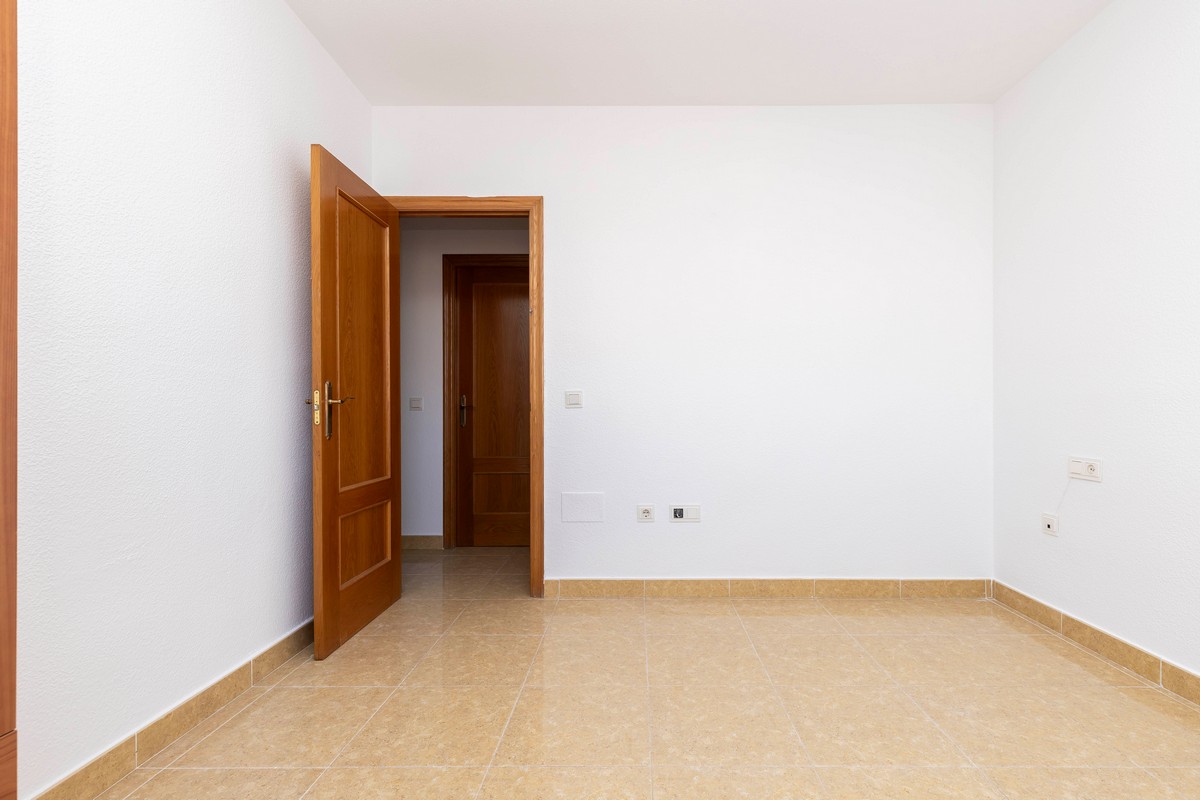 Spacious and comfortable 3-bedroom flat in the heart of Roquetas de Mar