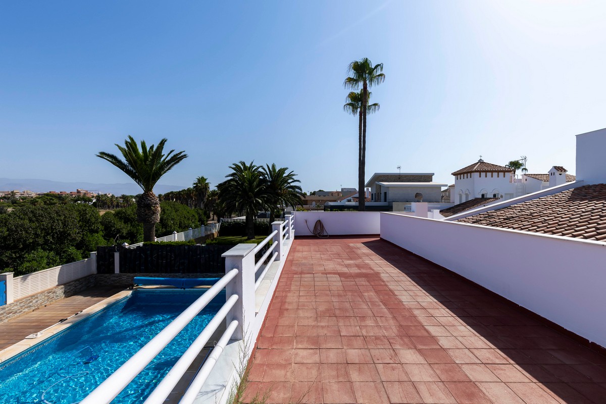 Impressive villa in the heart of Playa Serena