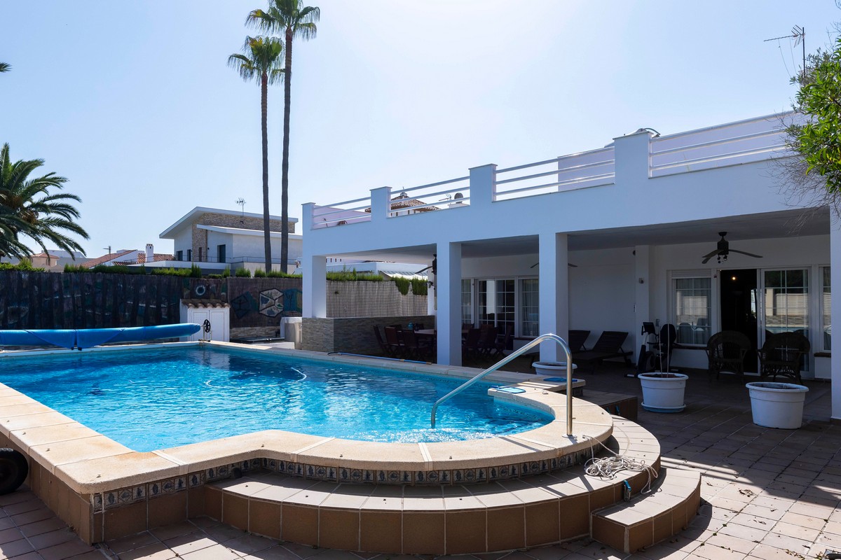 Impressive villa in the heart of Playa Serena