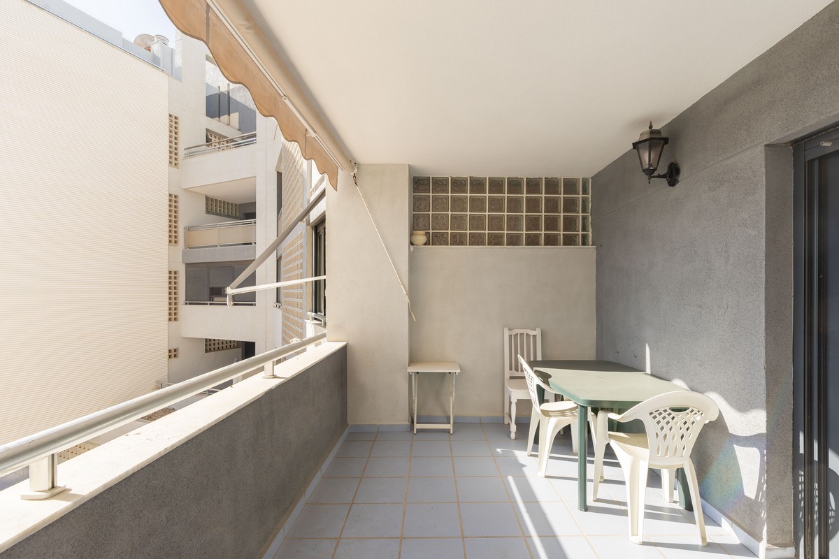 Ampio quadrilocale con vista mare sulla primea linea della spiaggia.