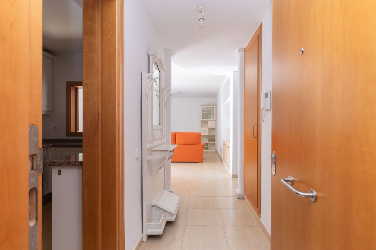 Ampio quadrilocale con vista mare sulla primea linea della spiaggia.