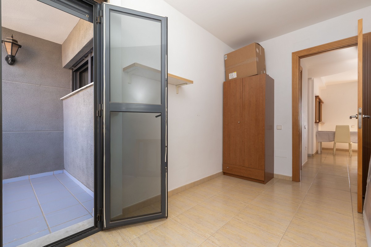 Ampio quadrilocale con vista mare sulla primea linea della spiaggia.