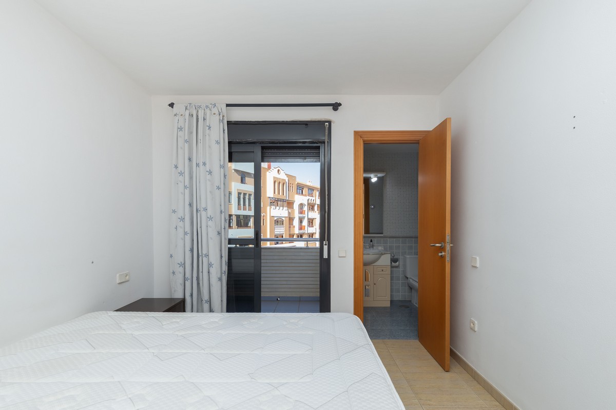 Ampio quadrilocale con vista mare sulla primea linea della spiaggia.