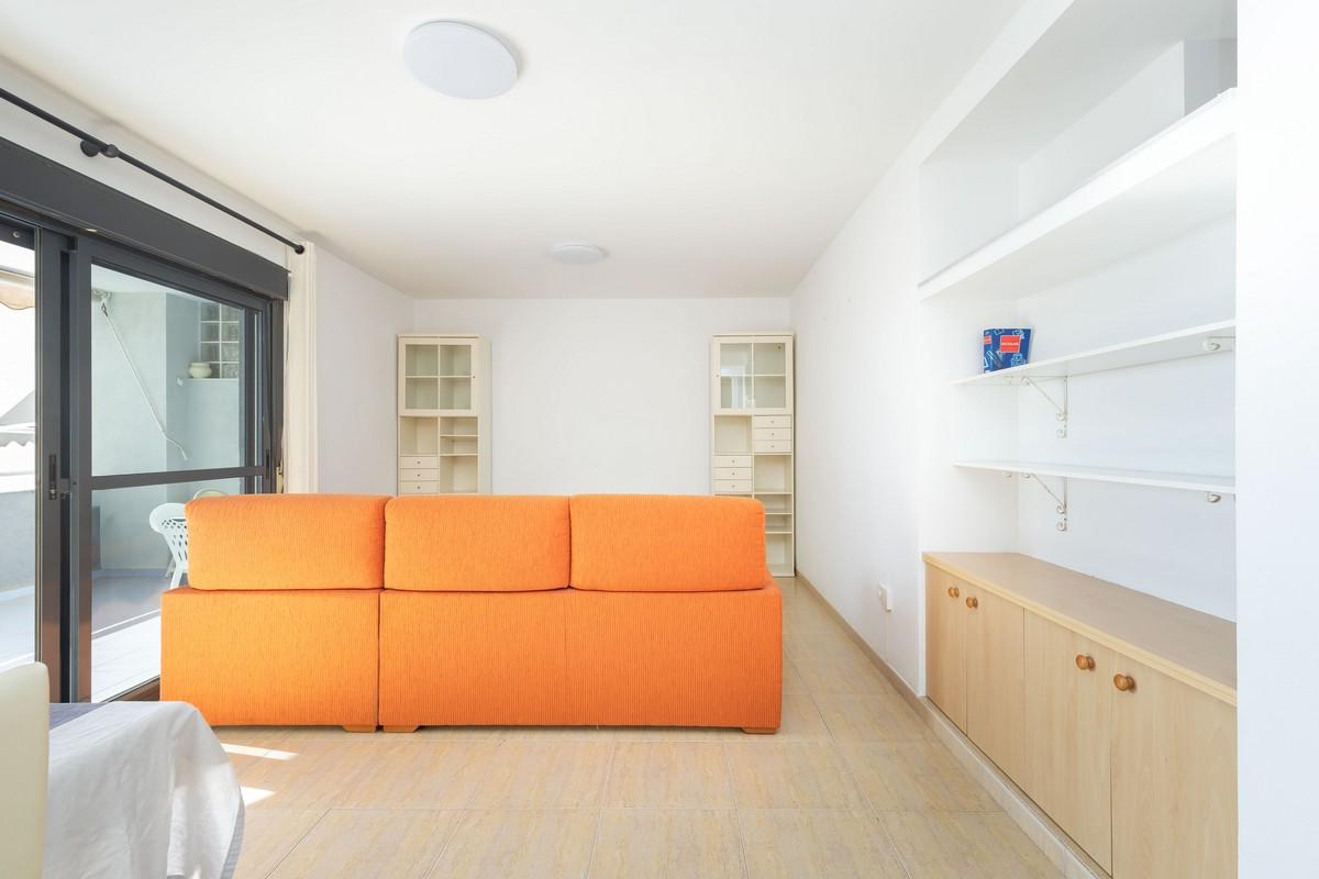 Ampio quadrilocale con vista mare sulla primea linea della spiaggia.