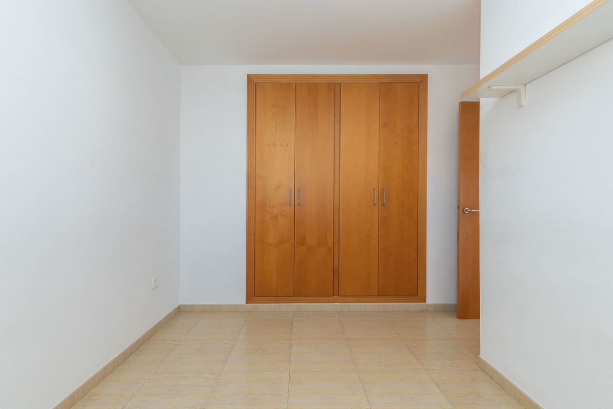 Ampio quadrilocale con vista mare sulla primea linea della spiaggia.