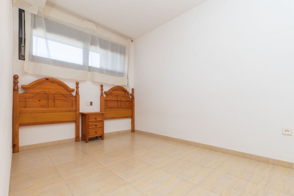 Ampio quadrilocale con vista mare sulla primea linea della spiaggia.