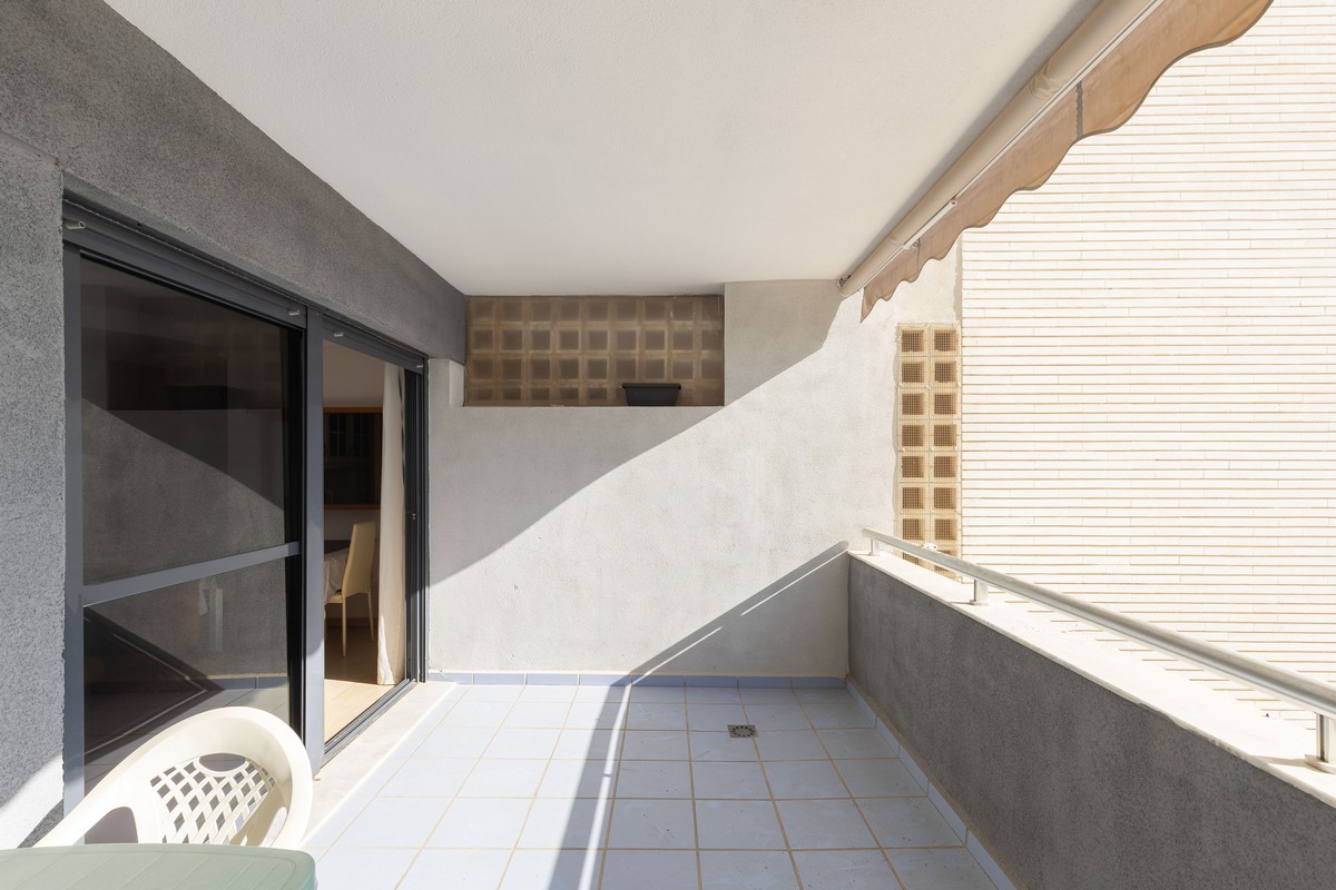 Ampio quadrilocale con vista mare sulla primea linea della spiaggia.